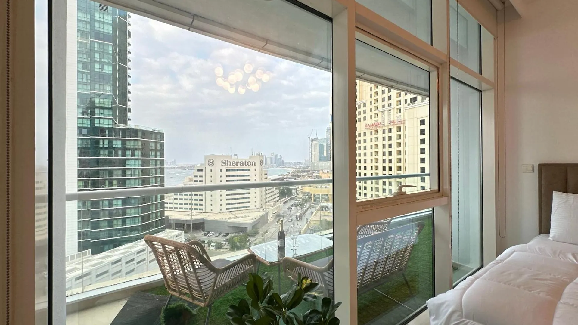 Opulent Flat With Beach, Pool & Canal View In Jbr Dubai Appartamento