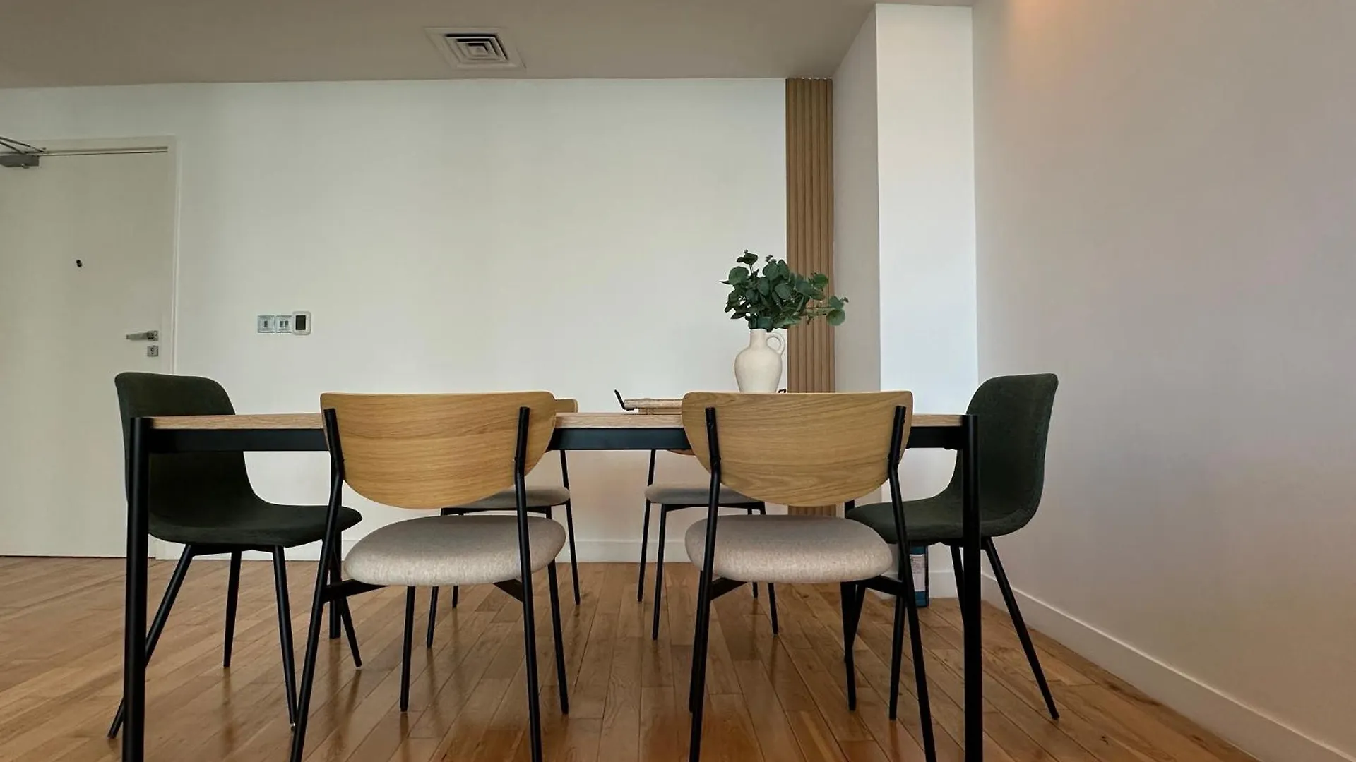 Opulent Flat With Beach, Pool & Canal View In Jbr Dubai