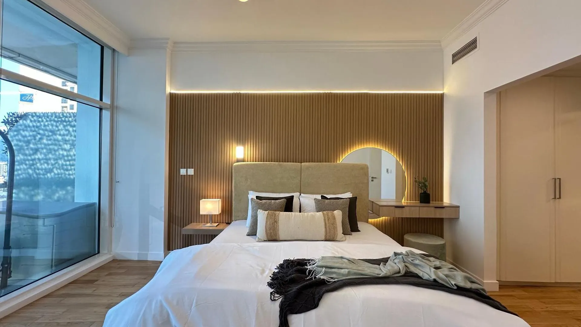 Opulent Flat With Beach, Pool & Canal View In Jbr Dubai Emirati Arabi Uniti
