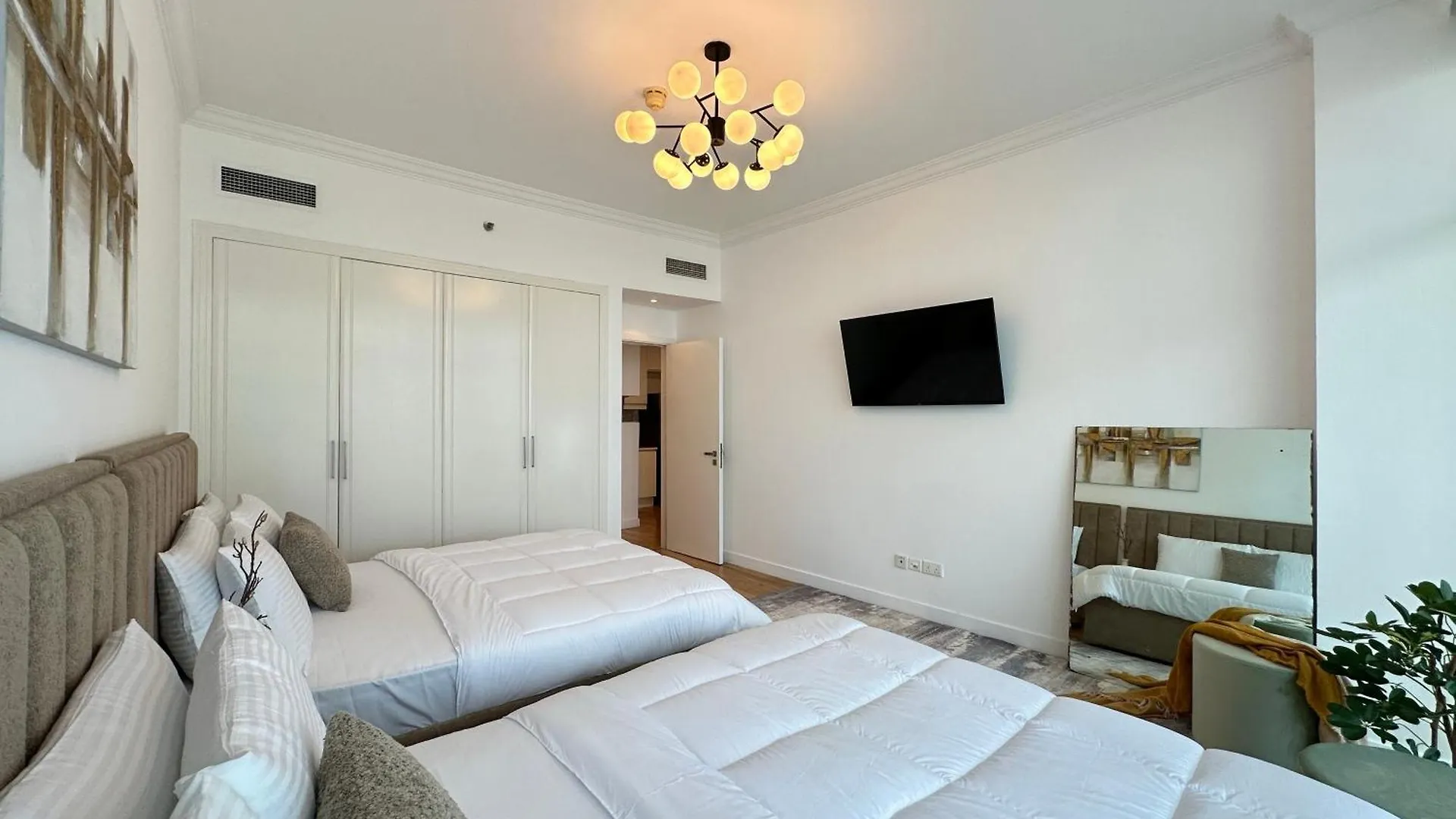 Opulent Flat With Beach, Pool & Canal View In Jbr Dubai United Arab Emirates
