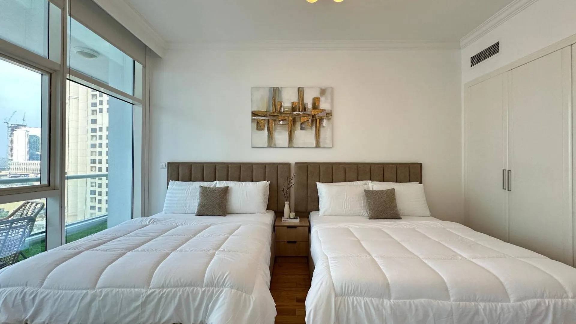 Opulent Flat With Beach, Pool & Canal View In Jbr Dubai Apartment