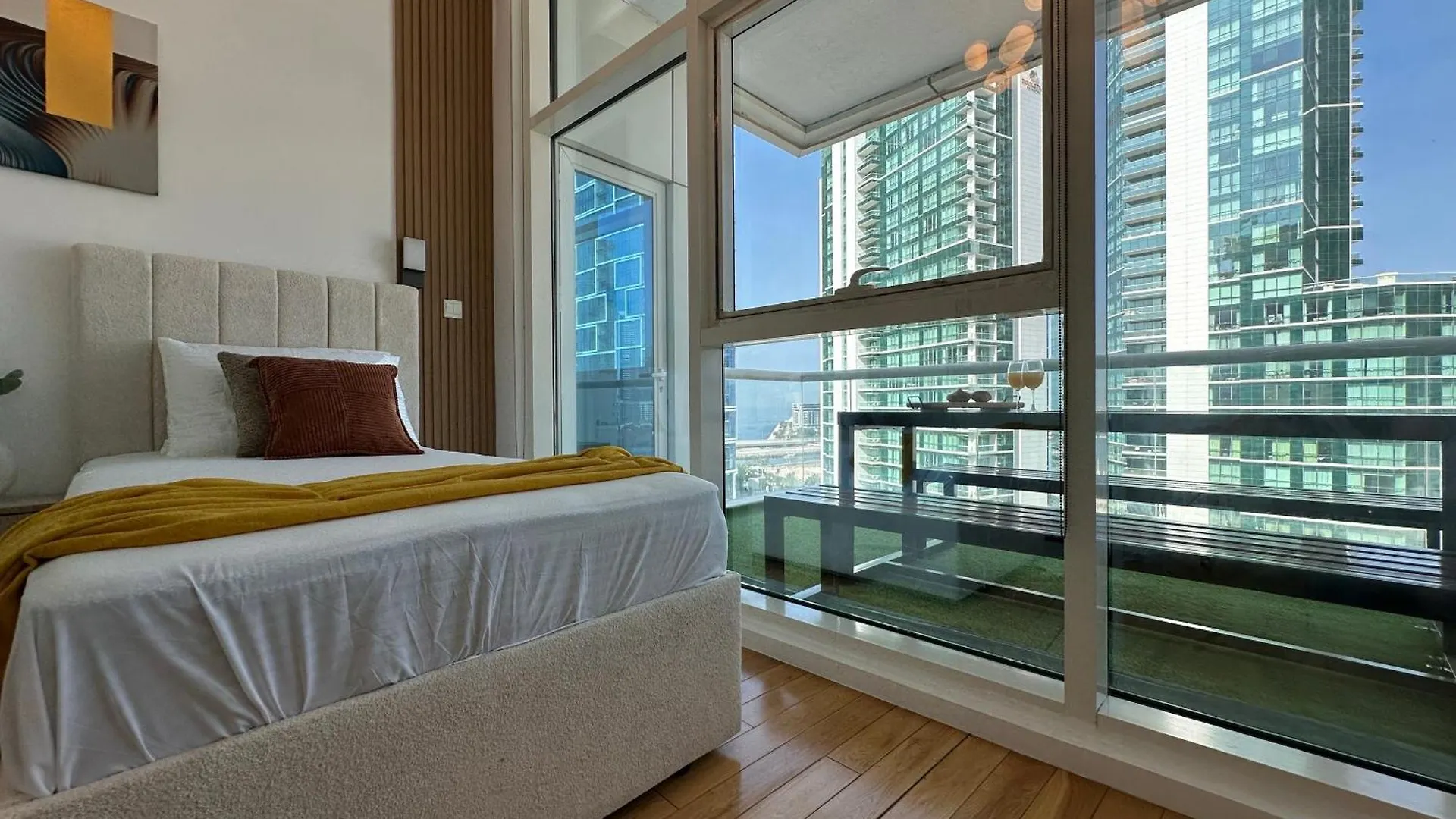 Apartment Opulent Flat With Beach, Pool & Canal View In Jbr Dubai