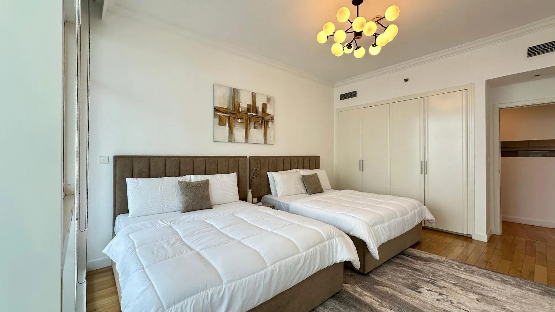 Opulent Flat With Beach, Pool & Canal View In Jbr Dubai Apartment