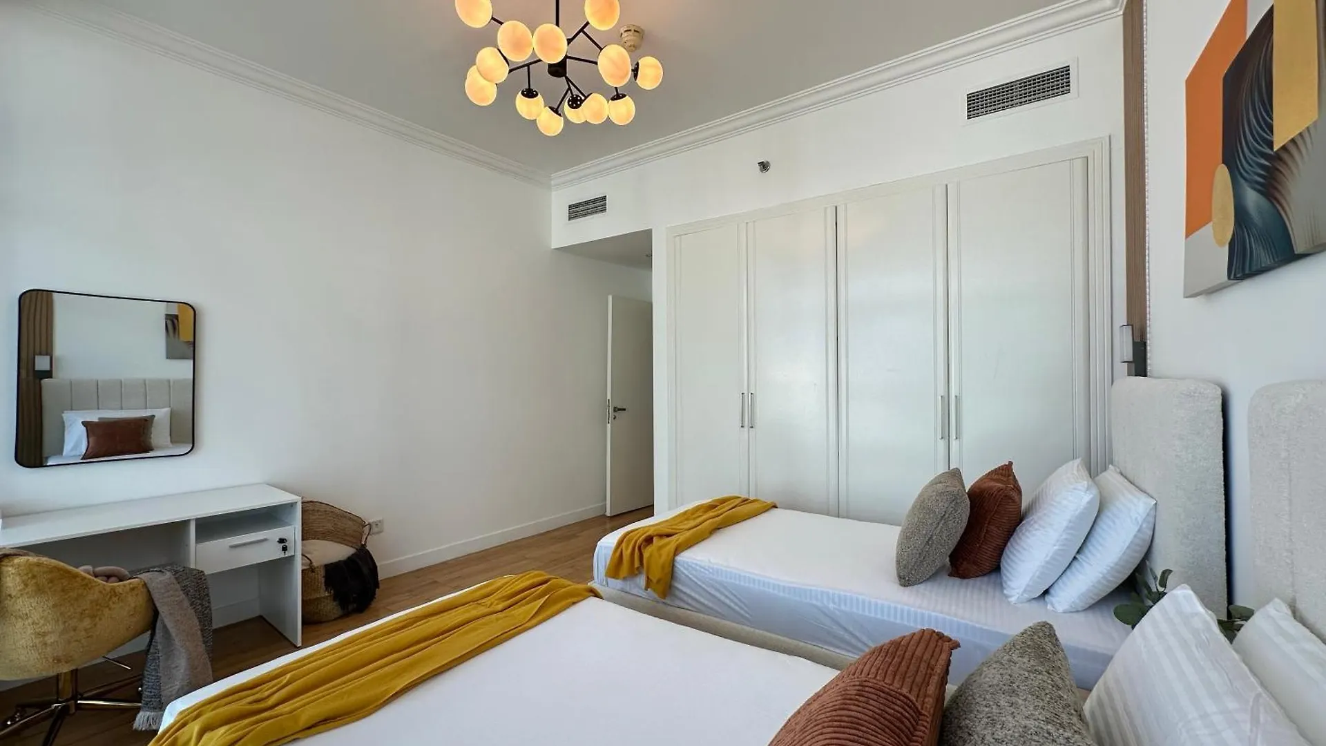 Apartment Opulent Flat With Beach, Pool & Canal View In Jbr Dubai