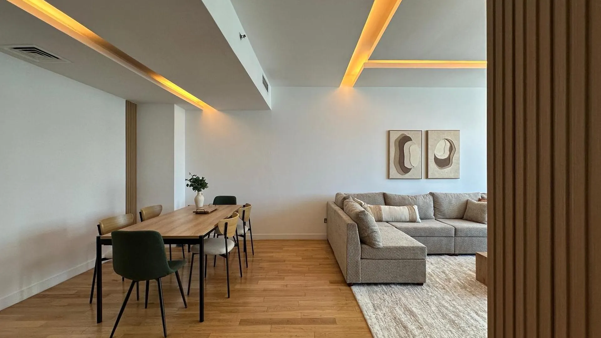 Opulent Flat With Beach, Pool & Canal View In Jbr Dubai United Arab Emirates