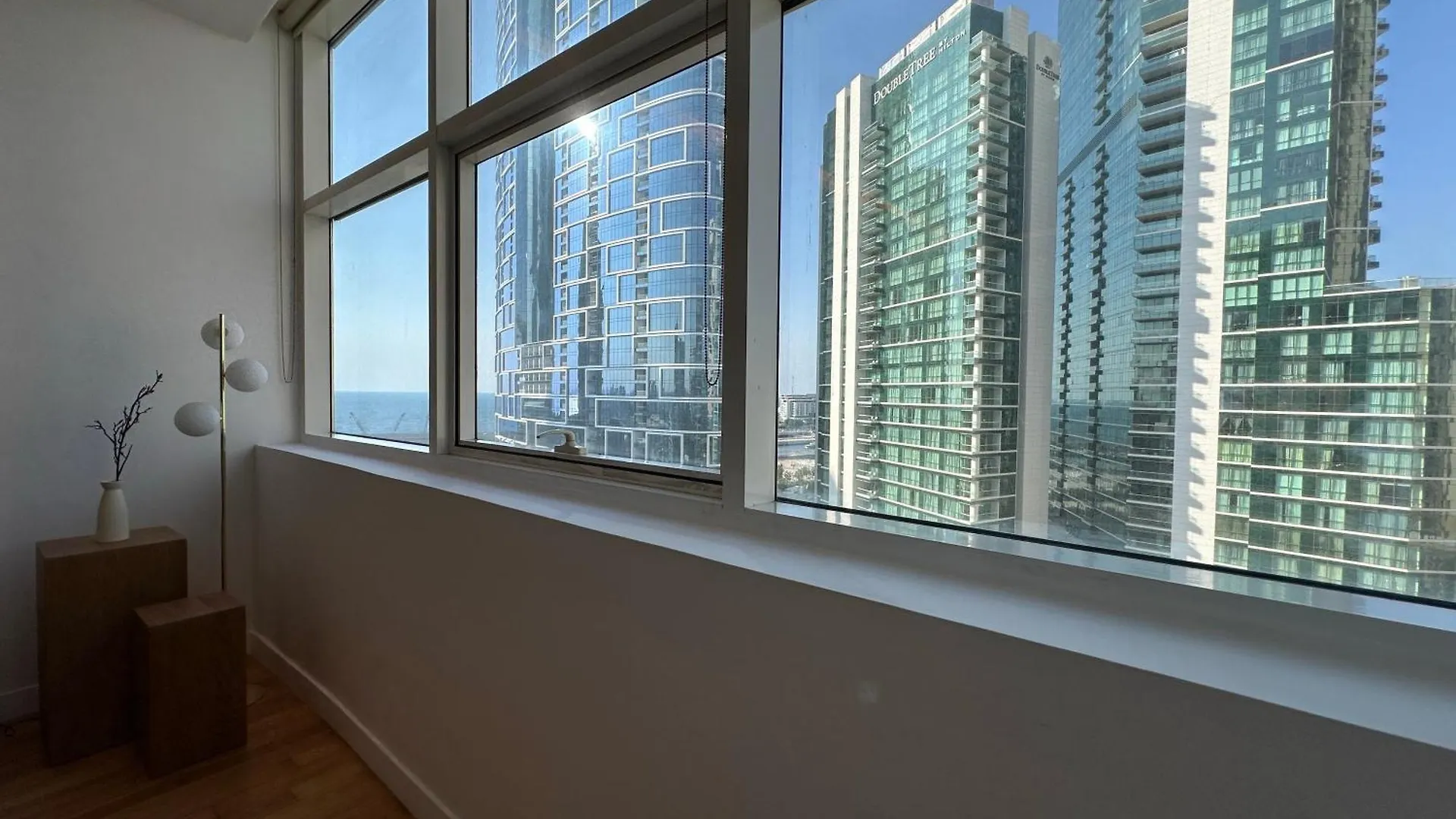 Opulent Flat With Beach, Pool & Canal View In Jbr Dubai