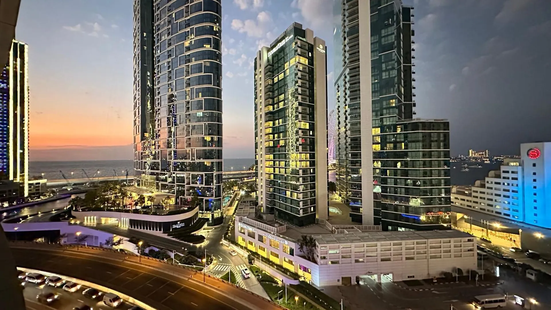 Opulent Flat With Beach, Pool & Canal View In Jbr Dubai