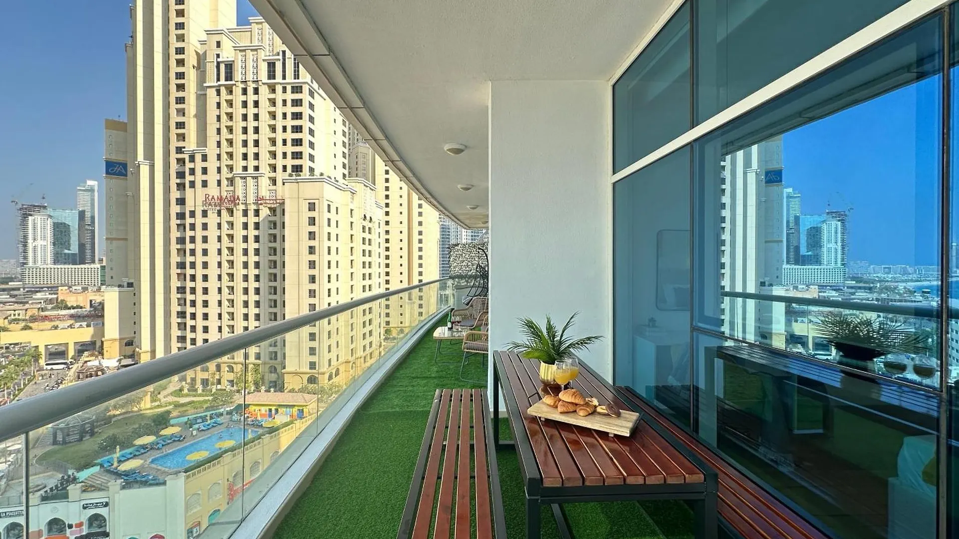 Opulent Flat With Beach, Pool & Canal View In Jbr Dubai