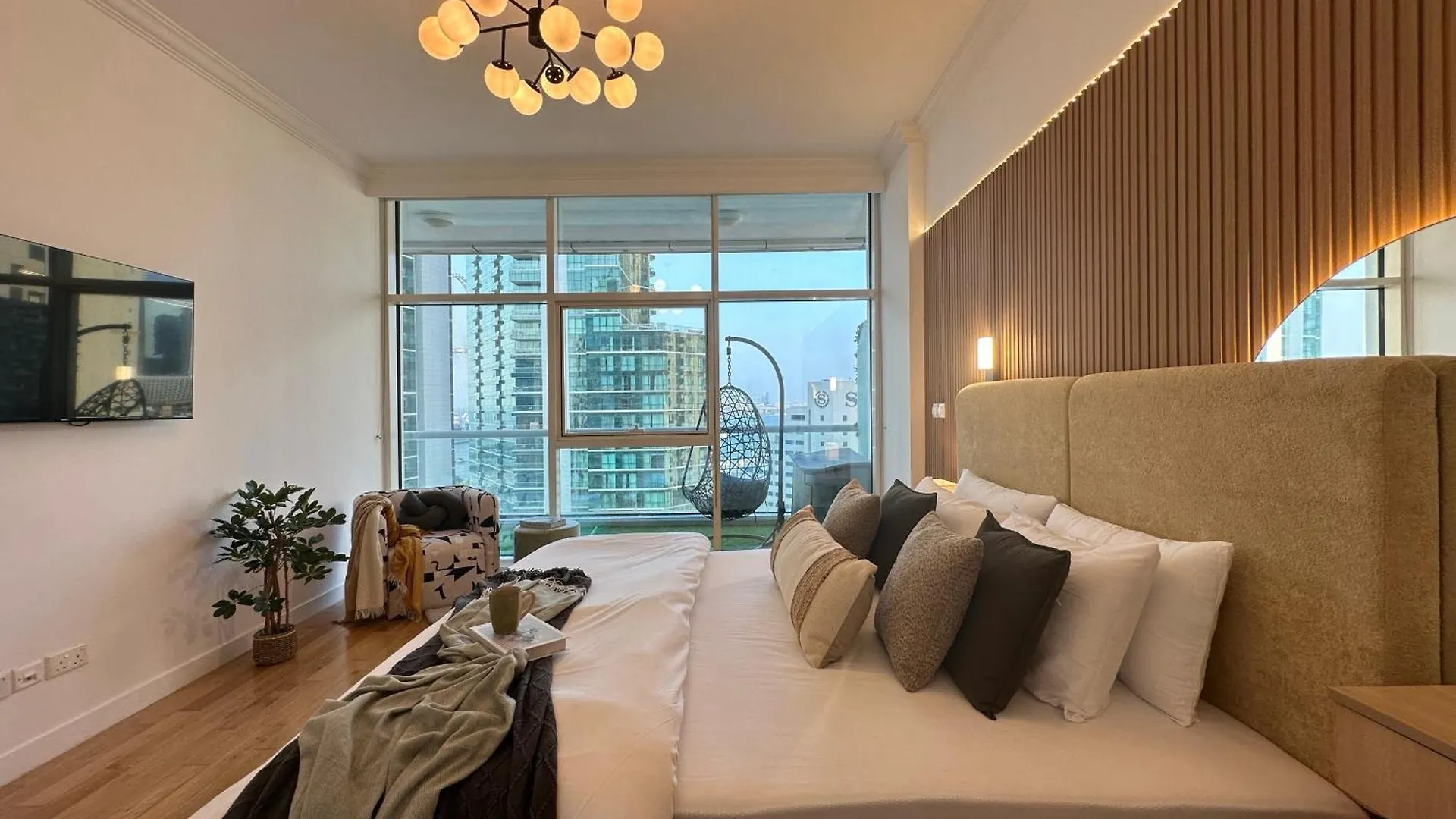 Apartment Opulent Flat With Beach, Pool & Canal View In Jbr Dubai