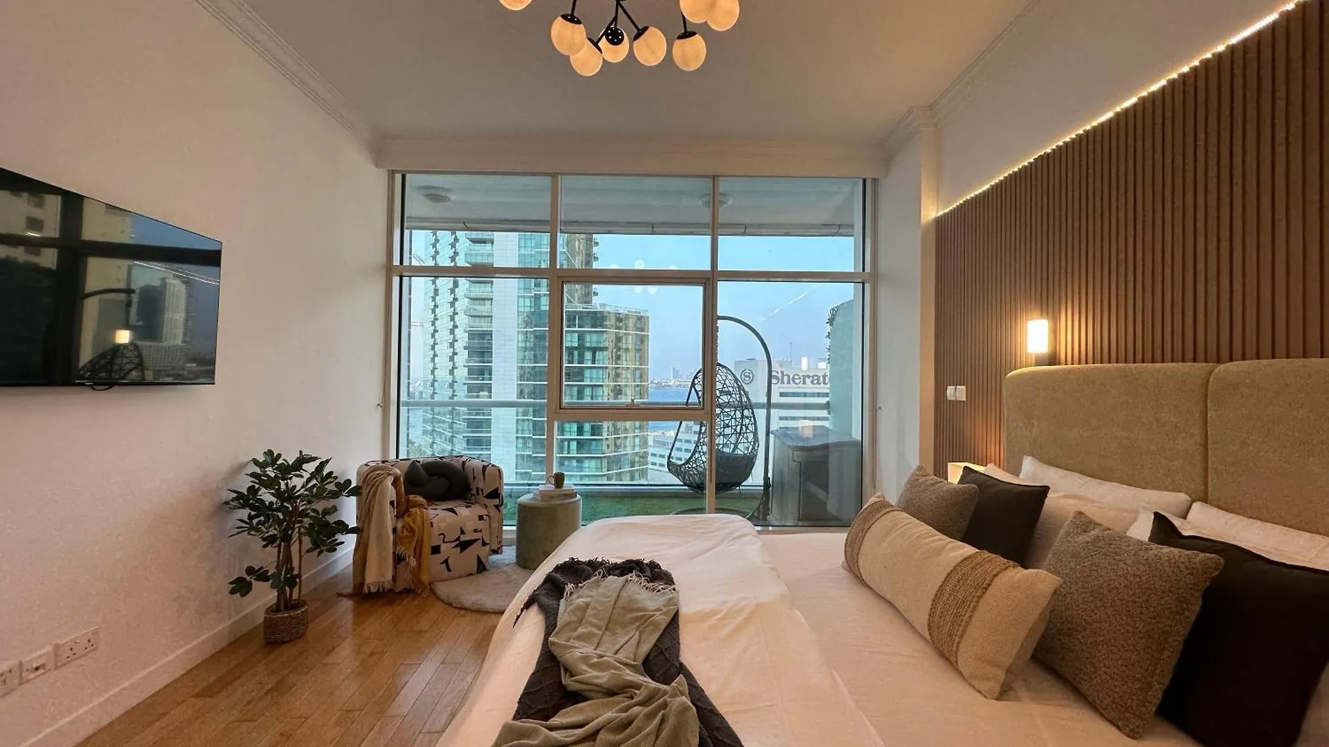 Opulent Flat With Beach, Pool & Canal View In Jbr Dubai Apartment