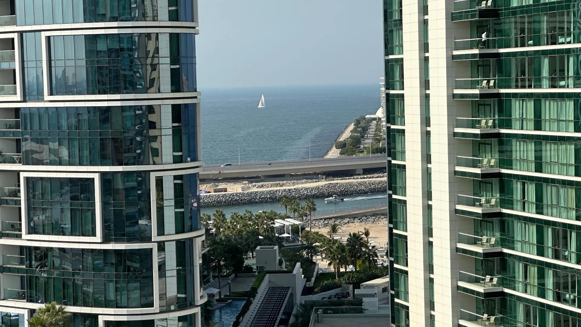 Opulent Flat With Beach, Pool & Canal View In Jbr Dubai Apartment